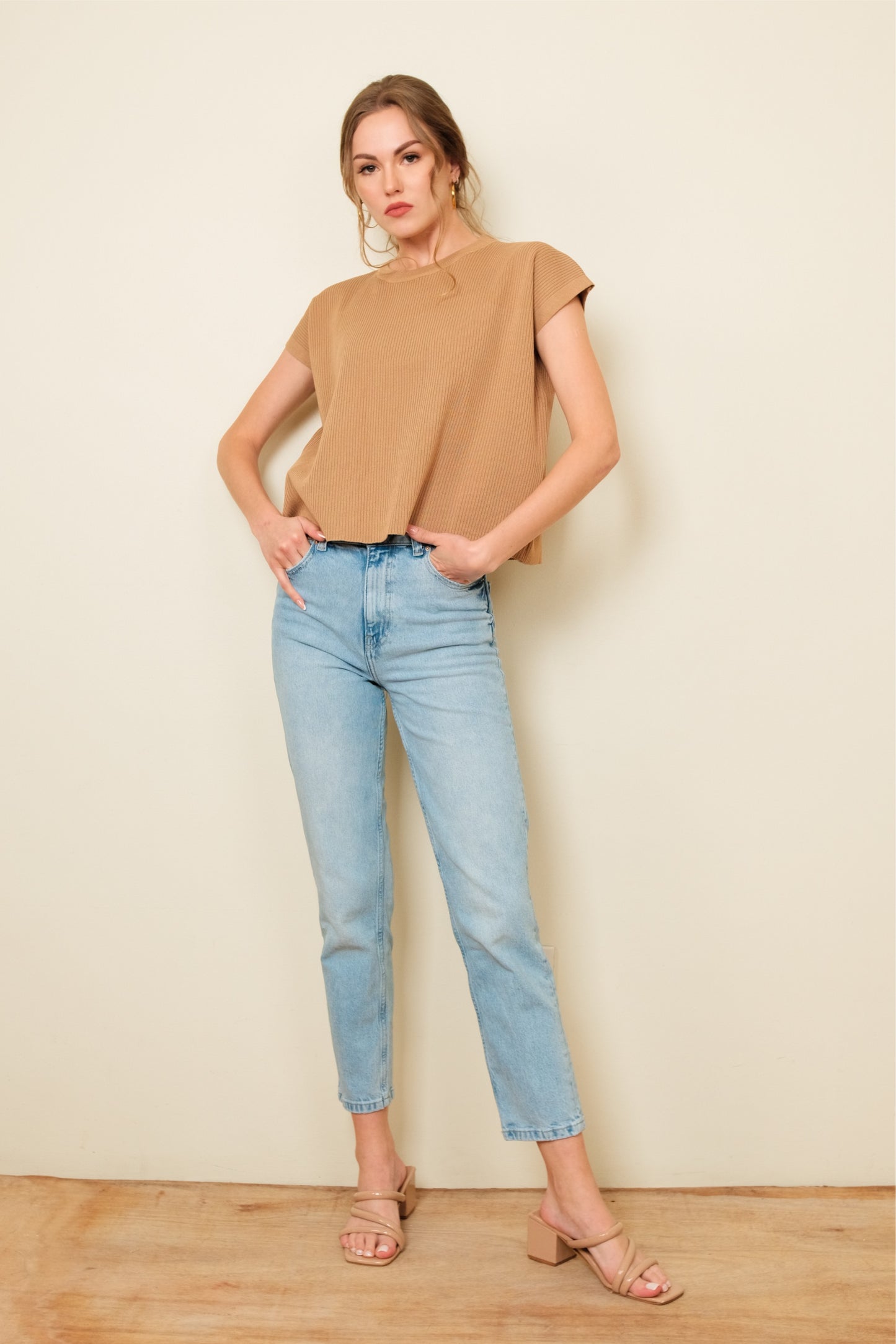 CLYVE TOP IN CARAMEL