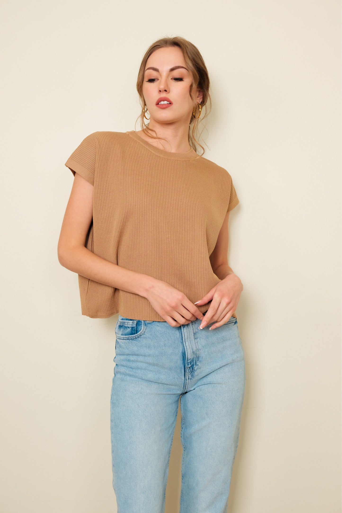CLYVE TOP IN CARAMEL