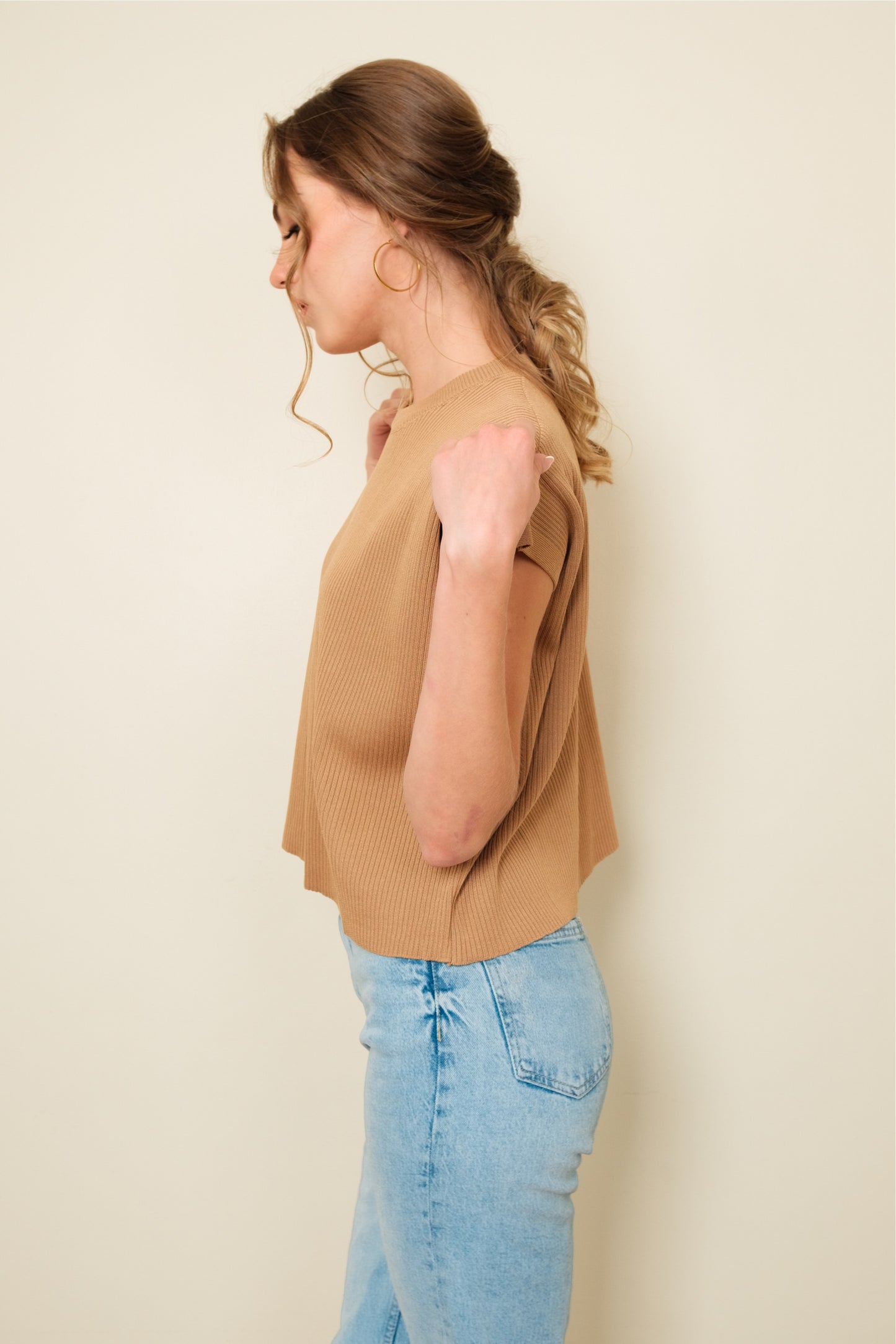 CLYVE TOP IN CARAMEL