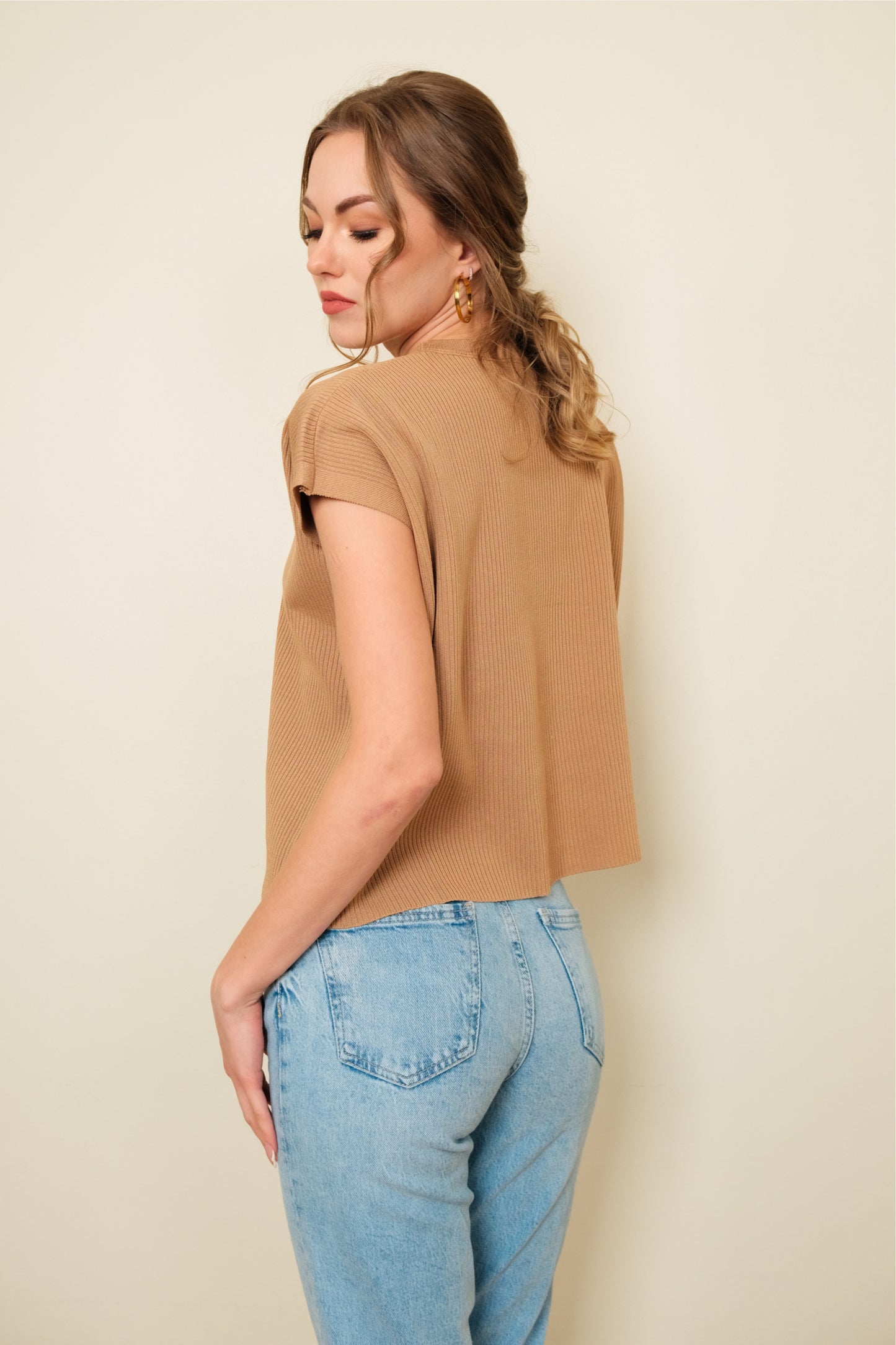 CLYVE TOP IN CARAMEL