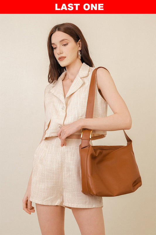 CATCH UP SHOULDER MESSENGER BAG IN BROWN