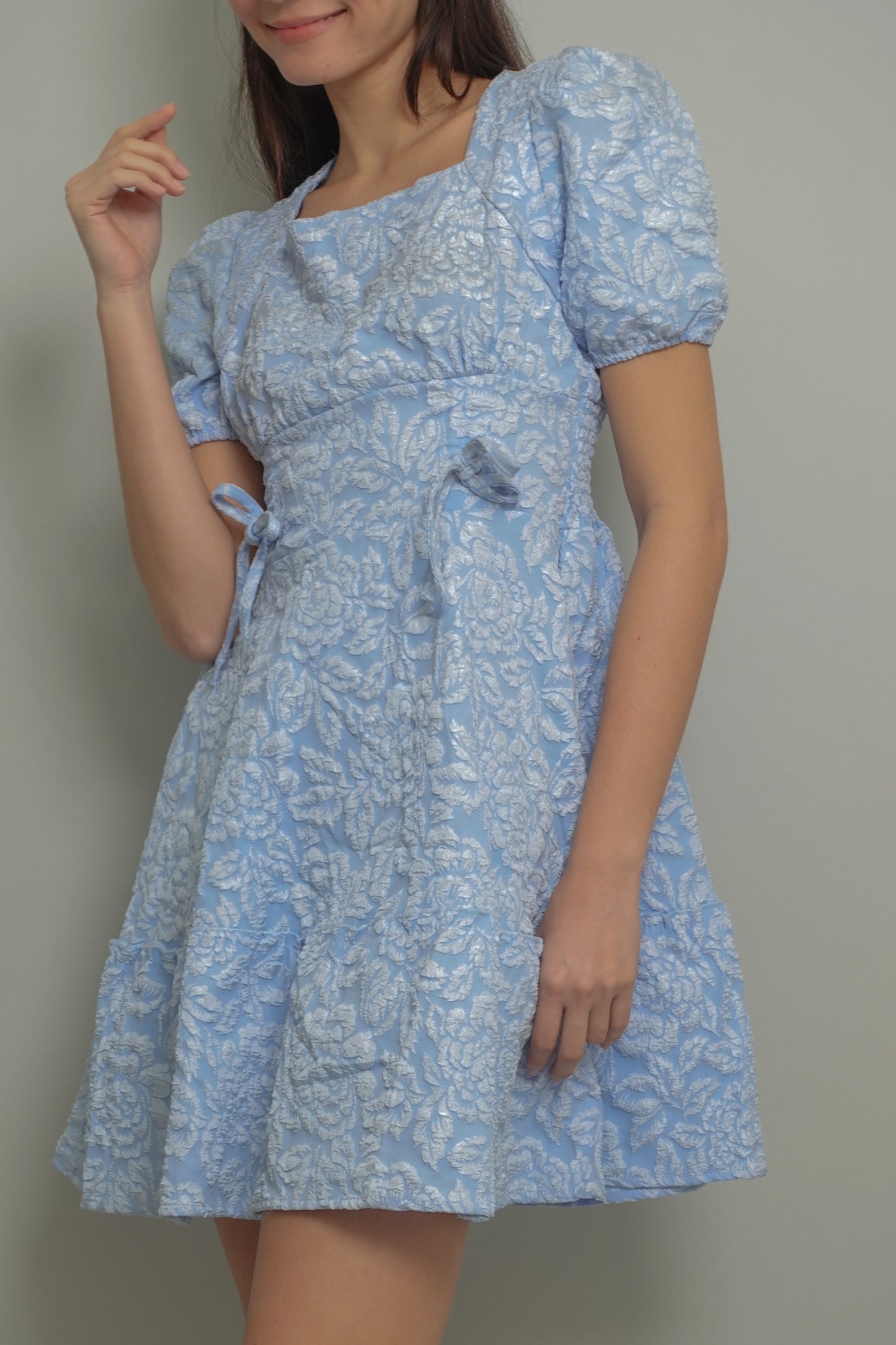 DAWN PUFF SLEEVES DRESS WITH RIBBON