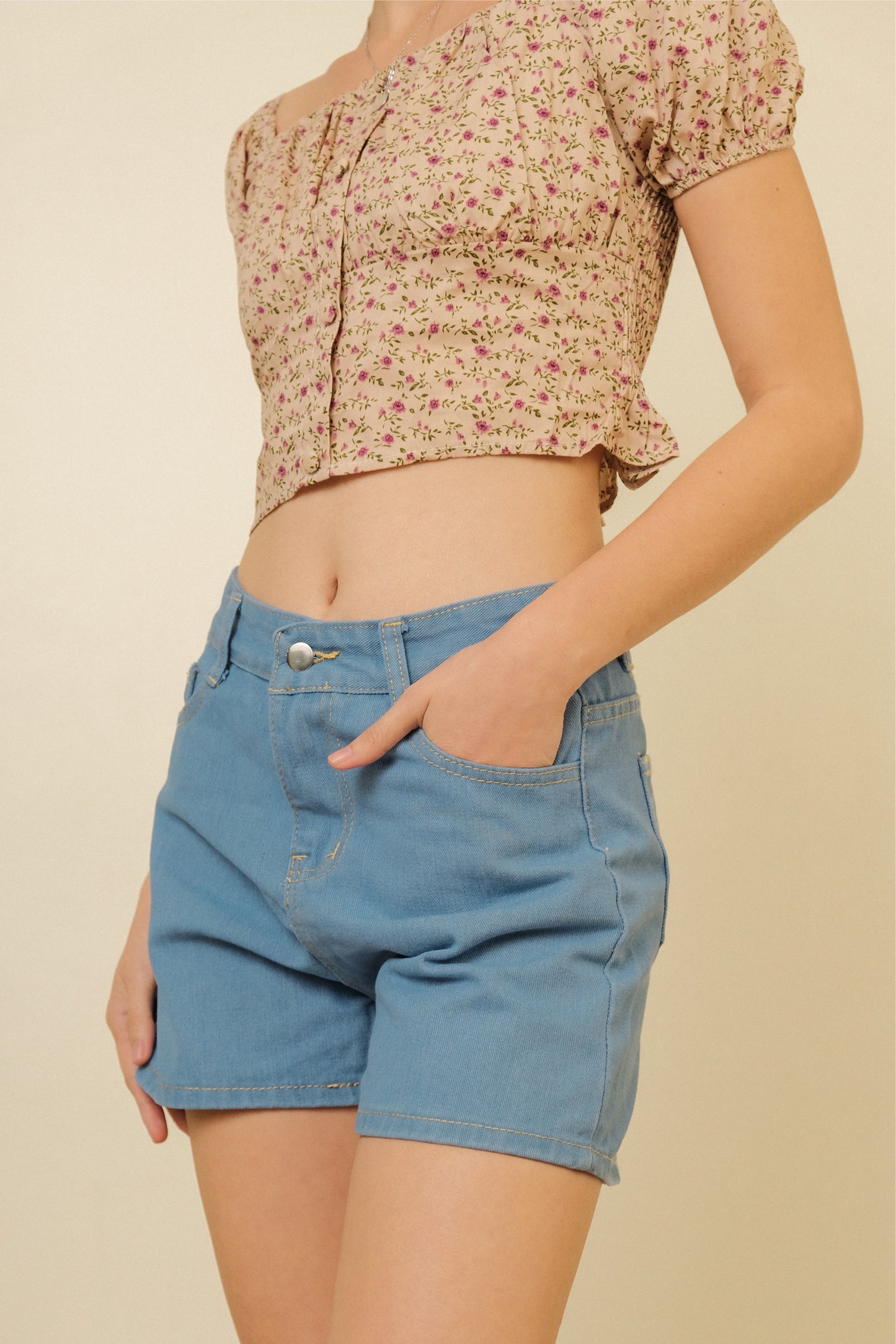 WILLA SHORTS IN LIGHT DENIM