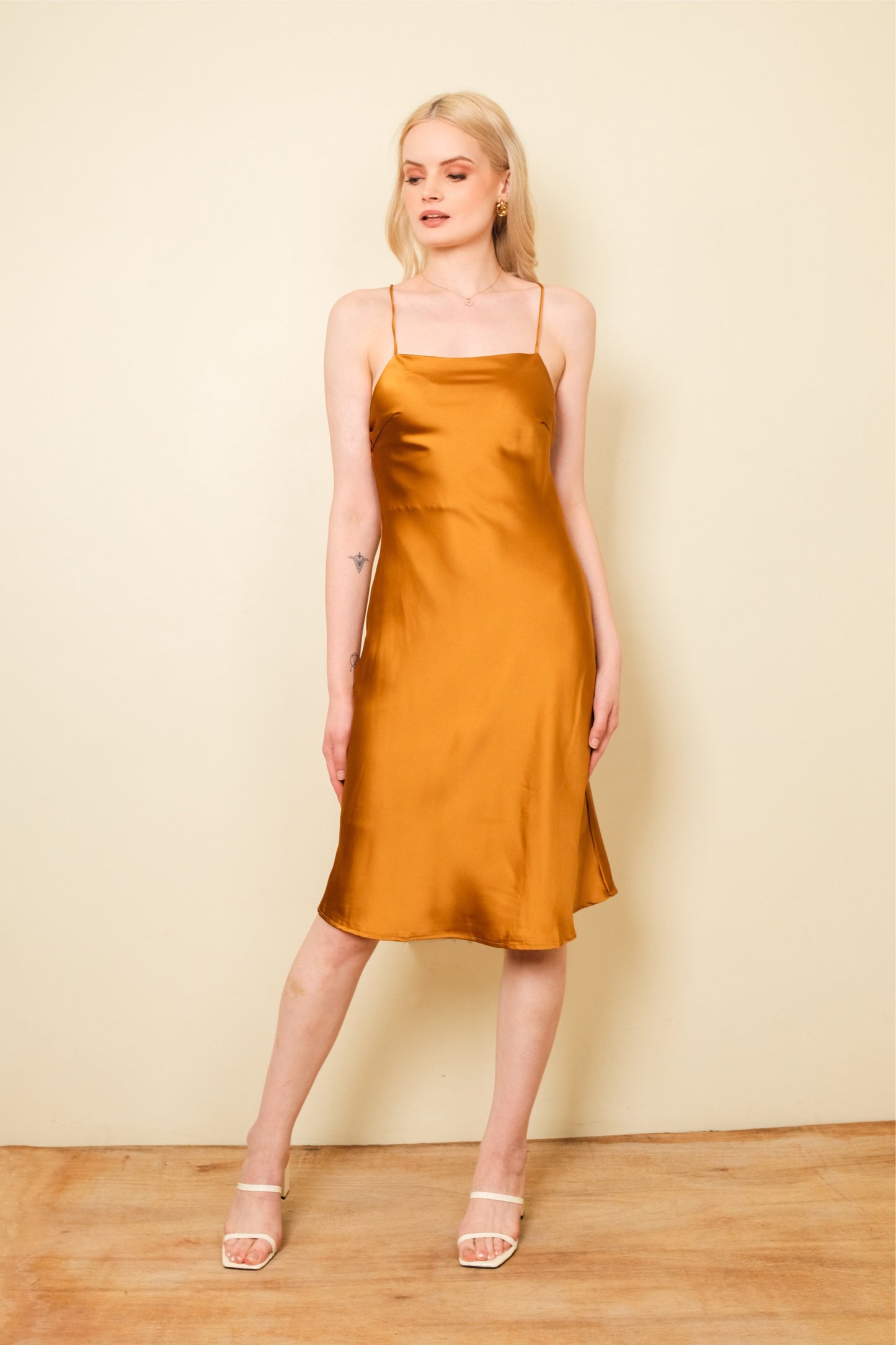 HELGA DRESS IN CARAMEL