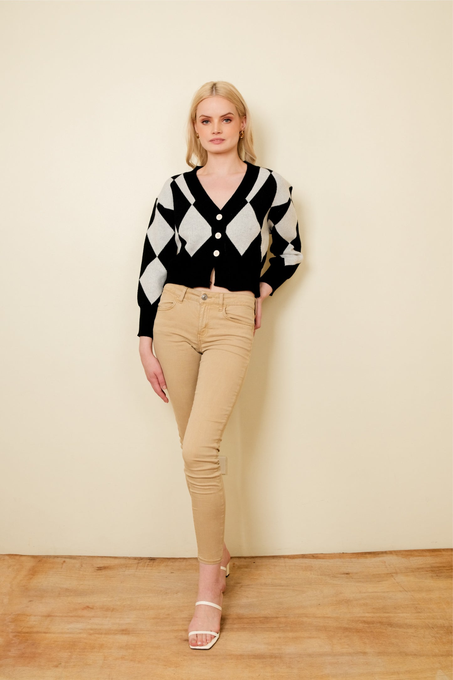 NANA SWEATER IN BLACK