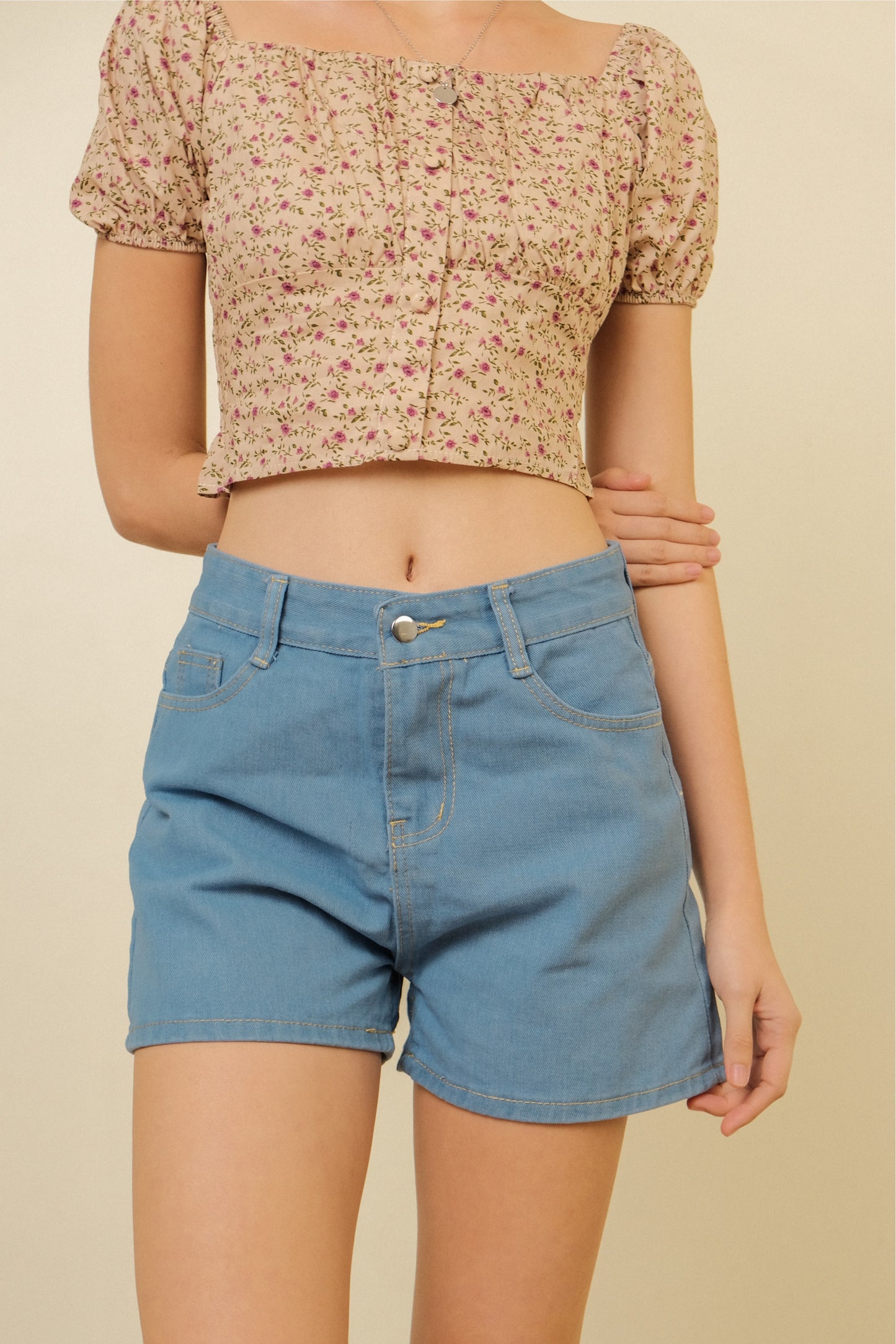 WILLA SHORTS IN LIGHT DENIM