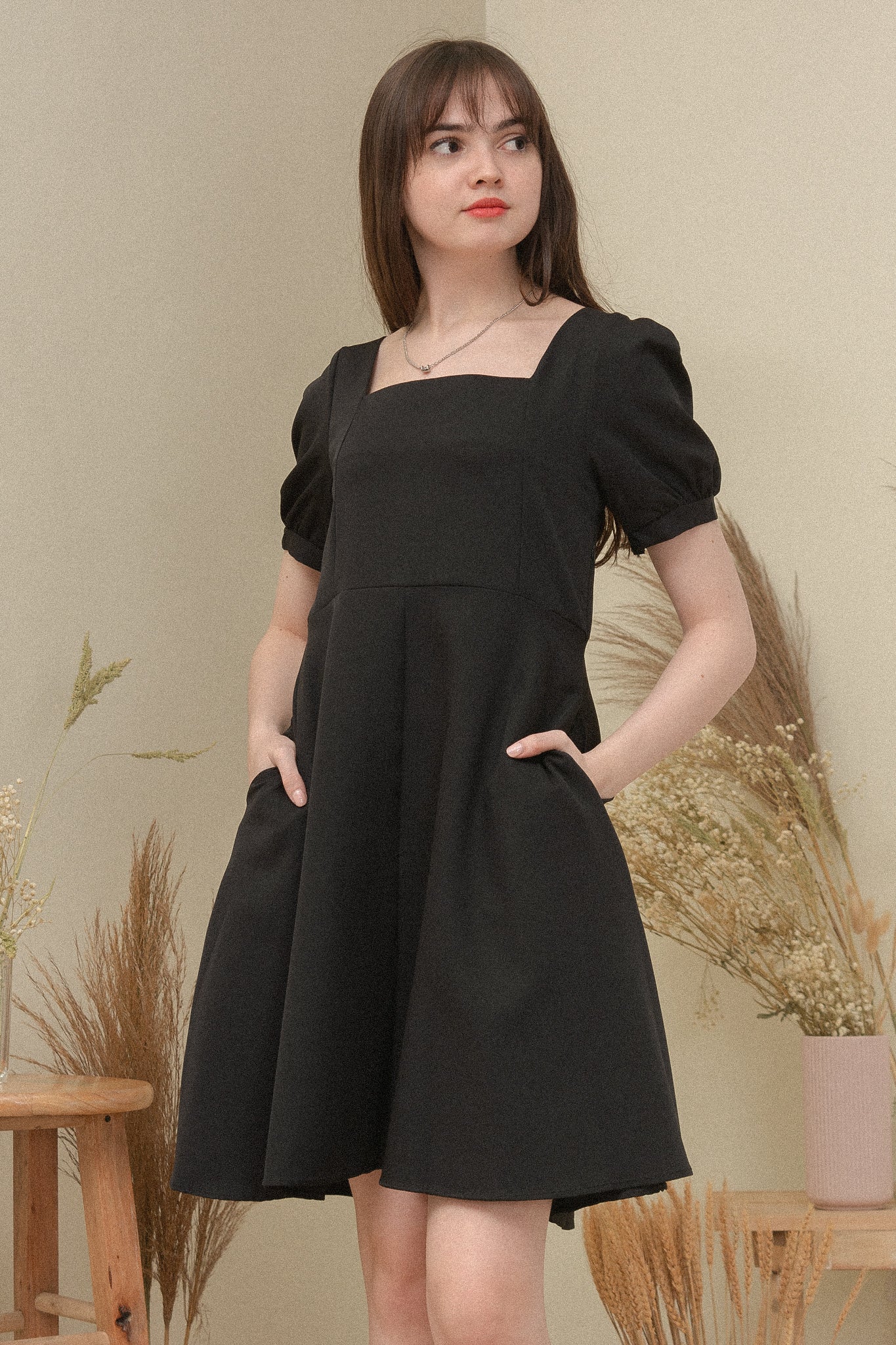 MINDY DRESS IN BLACK