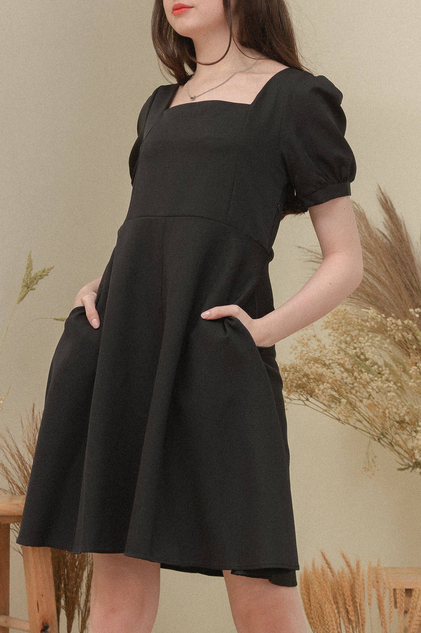 MINDY DRESS IN BLACK