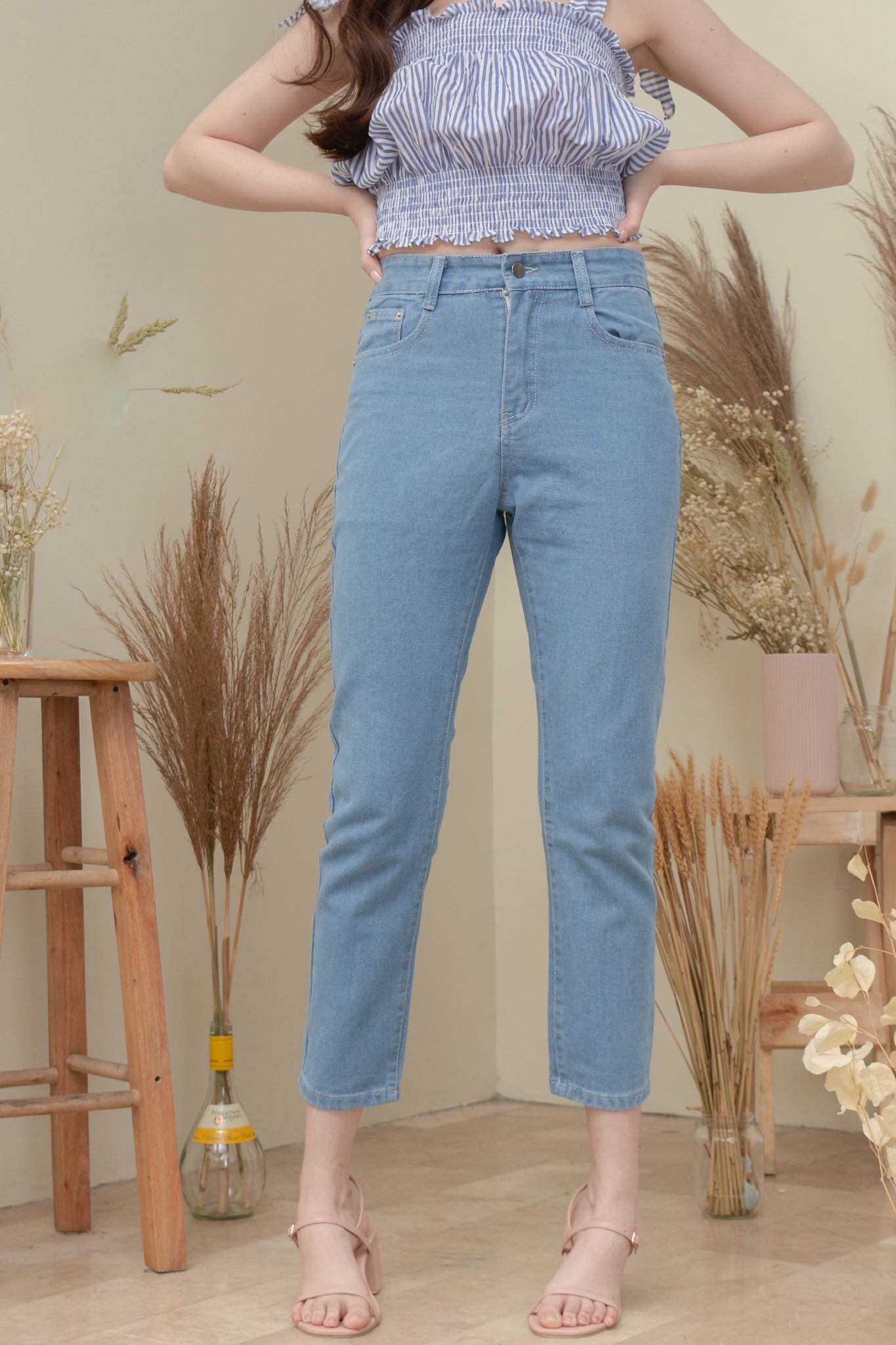 KARA MOM JEANS IN SEMI DARK WASH