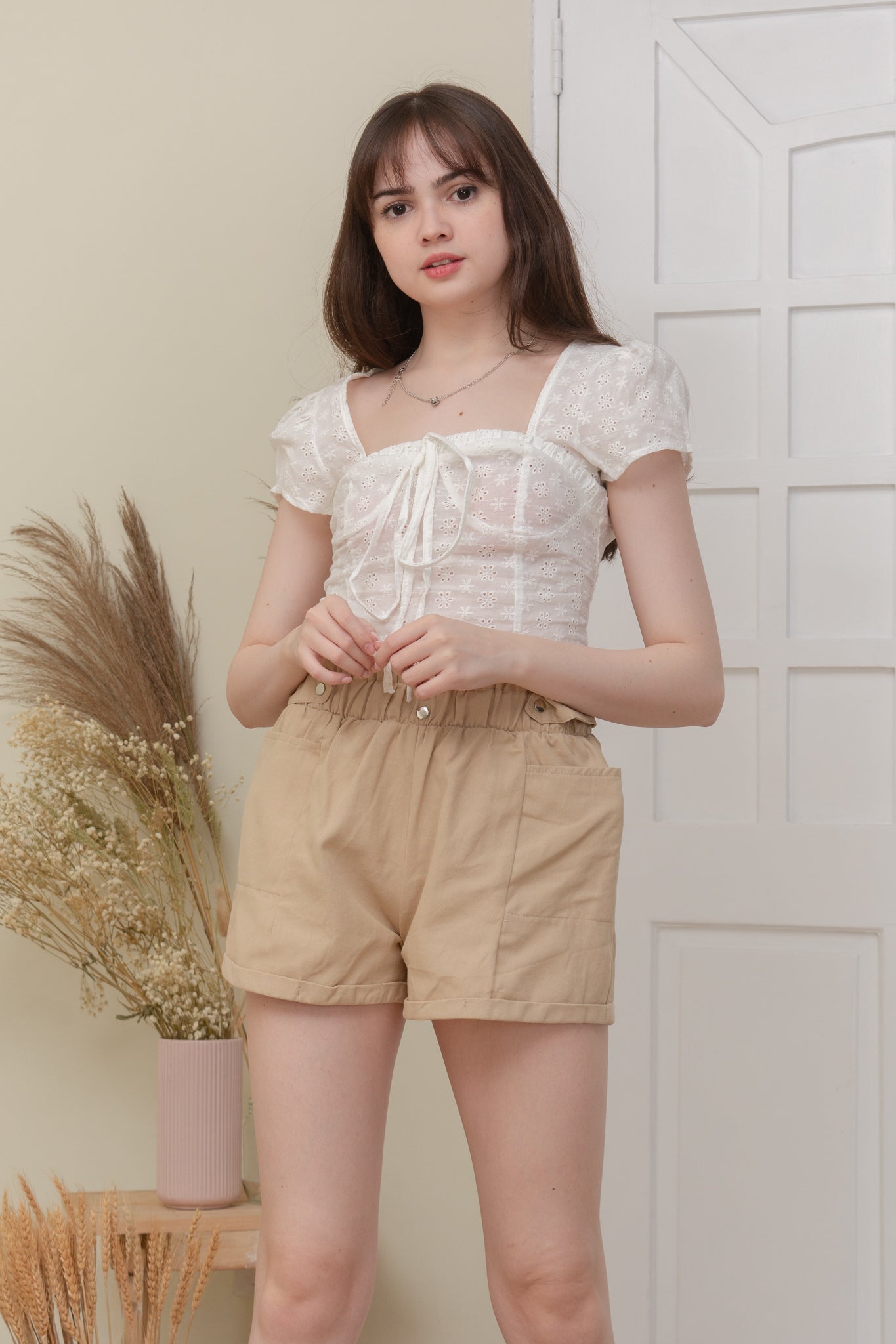 STEVIE SHORTS IN BEIGE