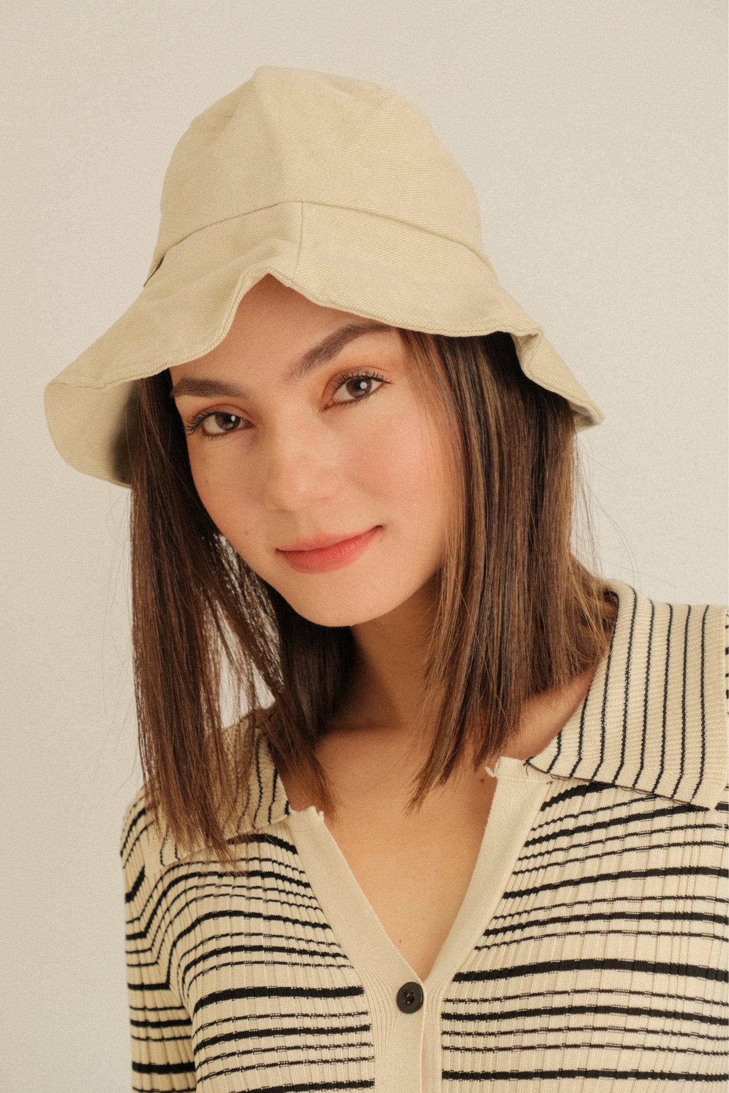 EDERLYNN BUCKET HAT IN CREAM