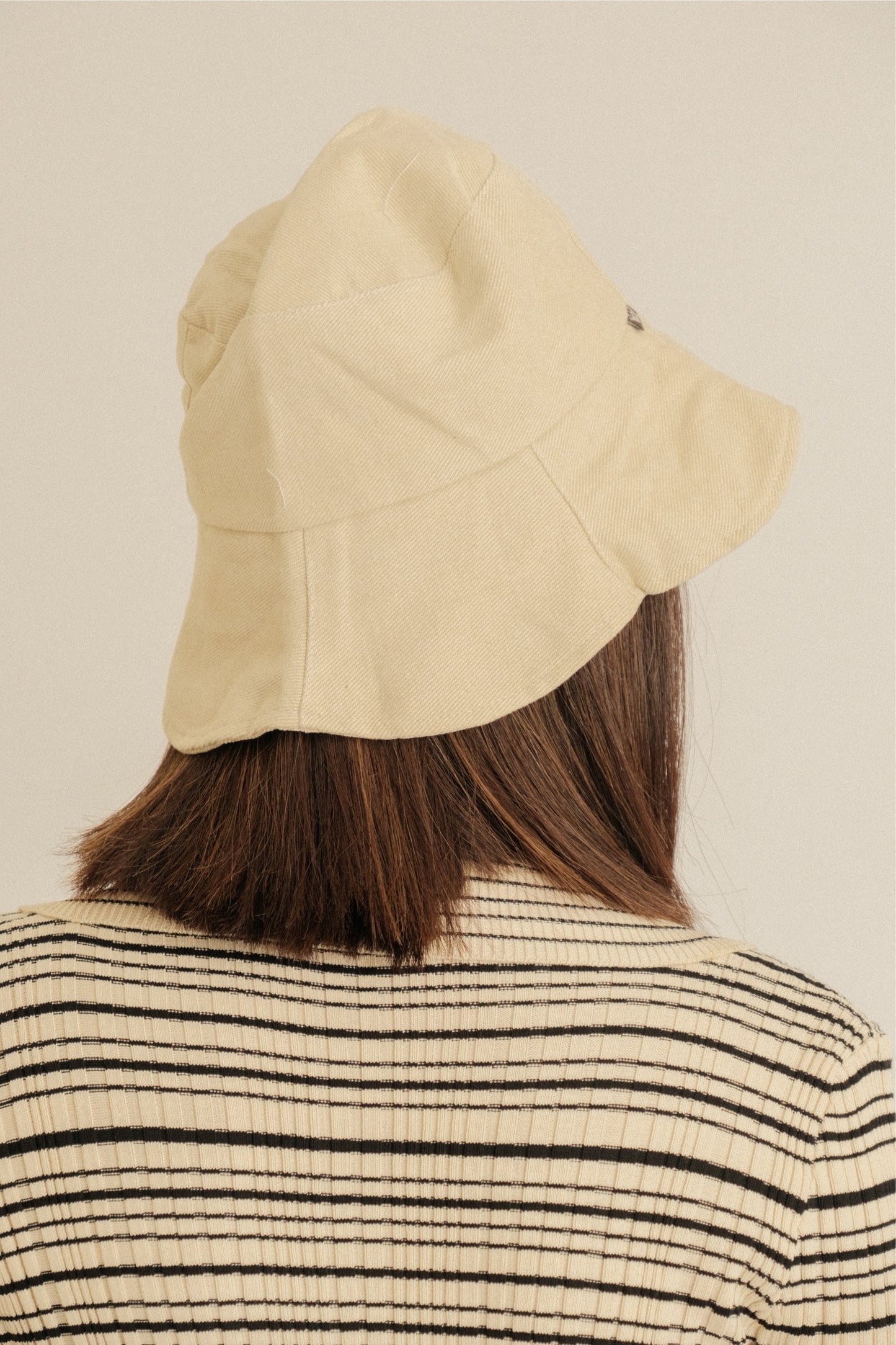 EDERLYNN BUCKET HAT IN CREAM