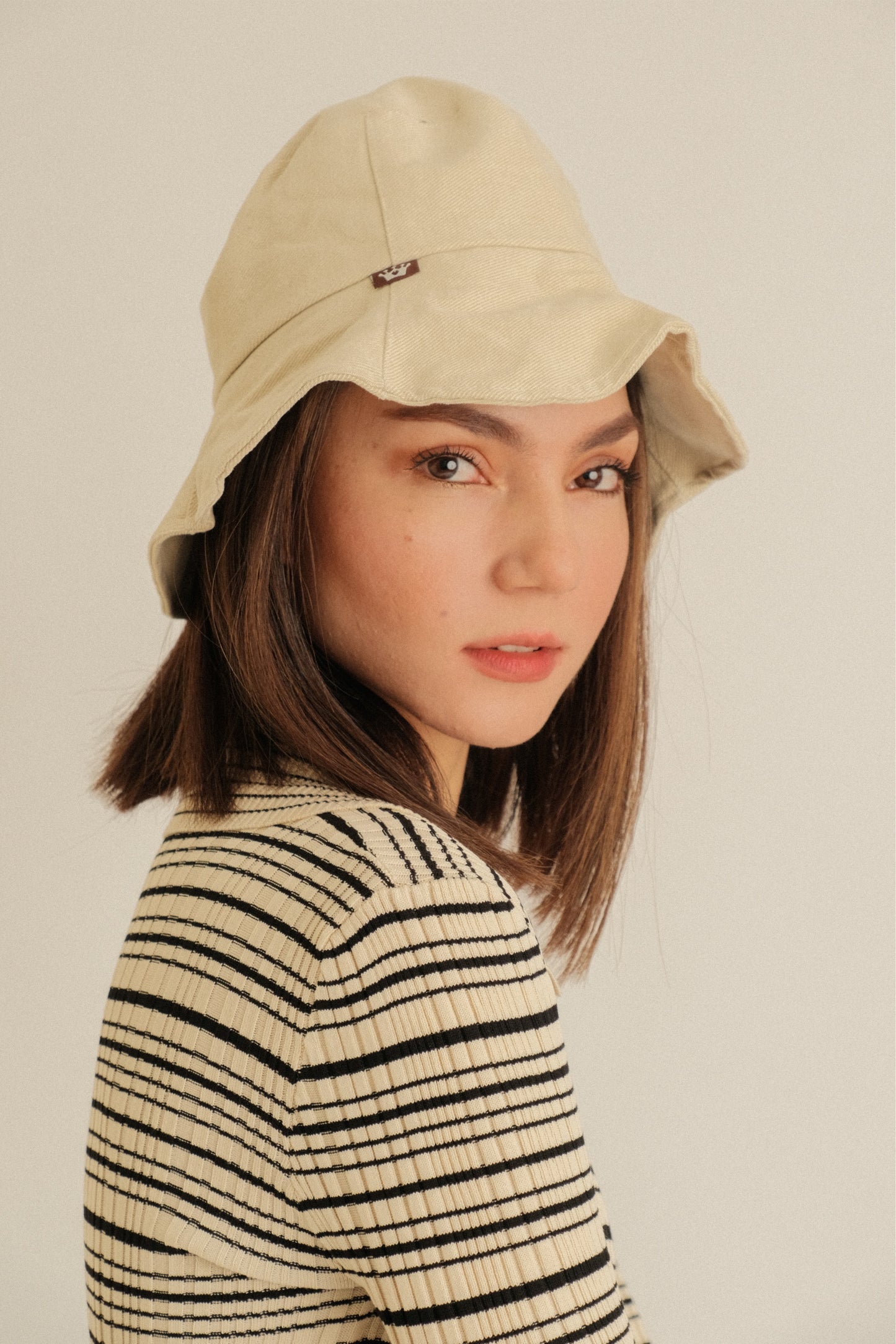 EDERLYNN BUCKET HAT IN CREAM