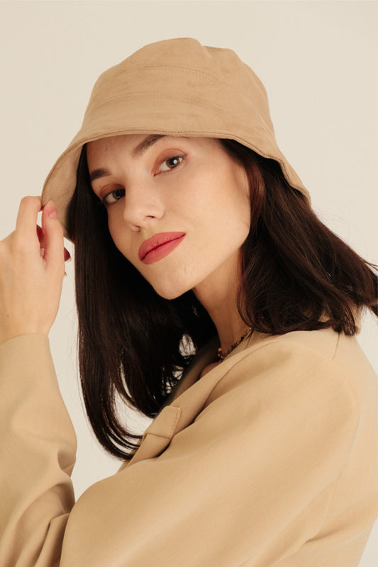 CAYLER BUCKET HAT IN BEIGE