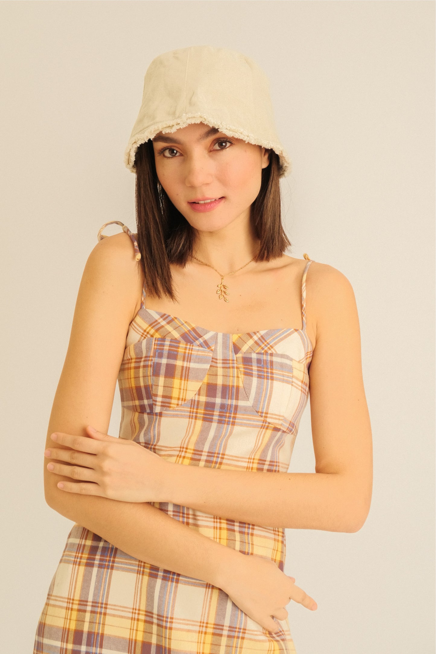 DAISY BUCKET HAT IN CREAM