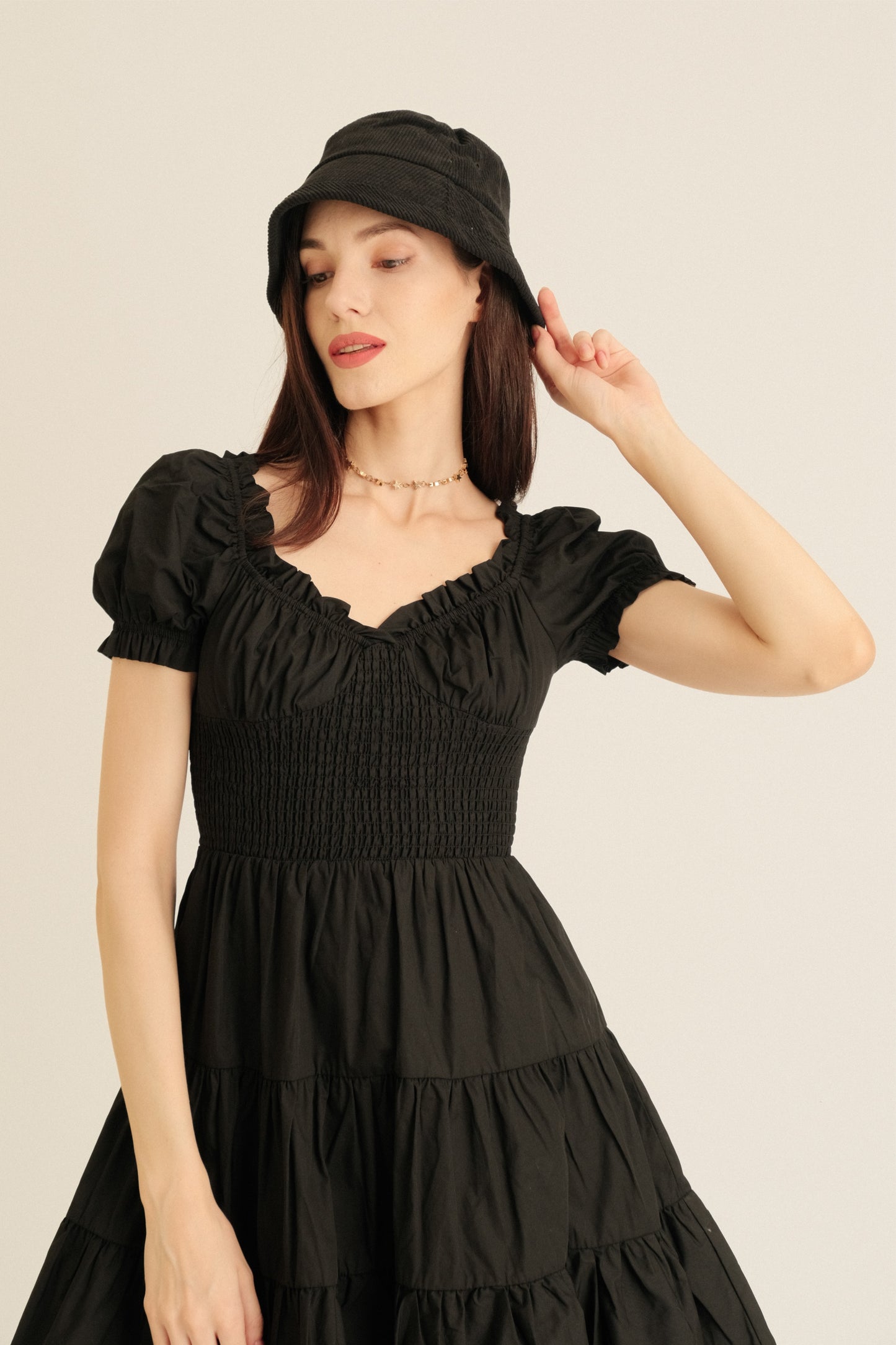 BLESSIE BUCKET HAT IN BLACK