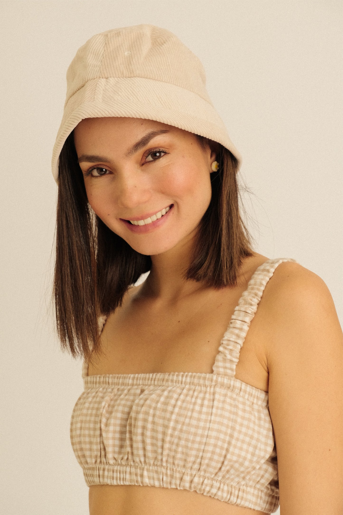 BLESSIE BUCKET HAT IN CREAM