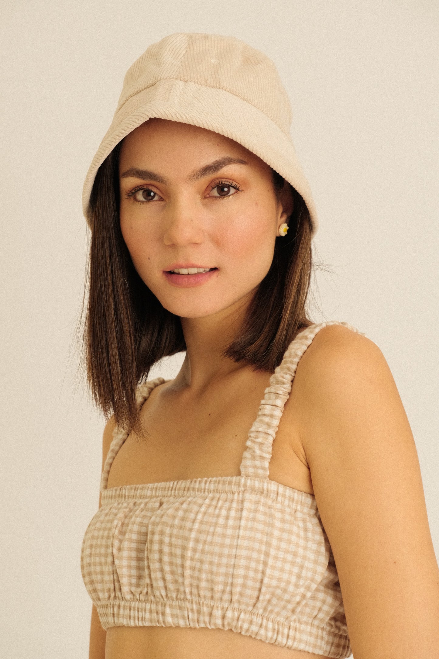 BLESSIE BUCKET HAT IN CREAM