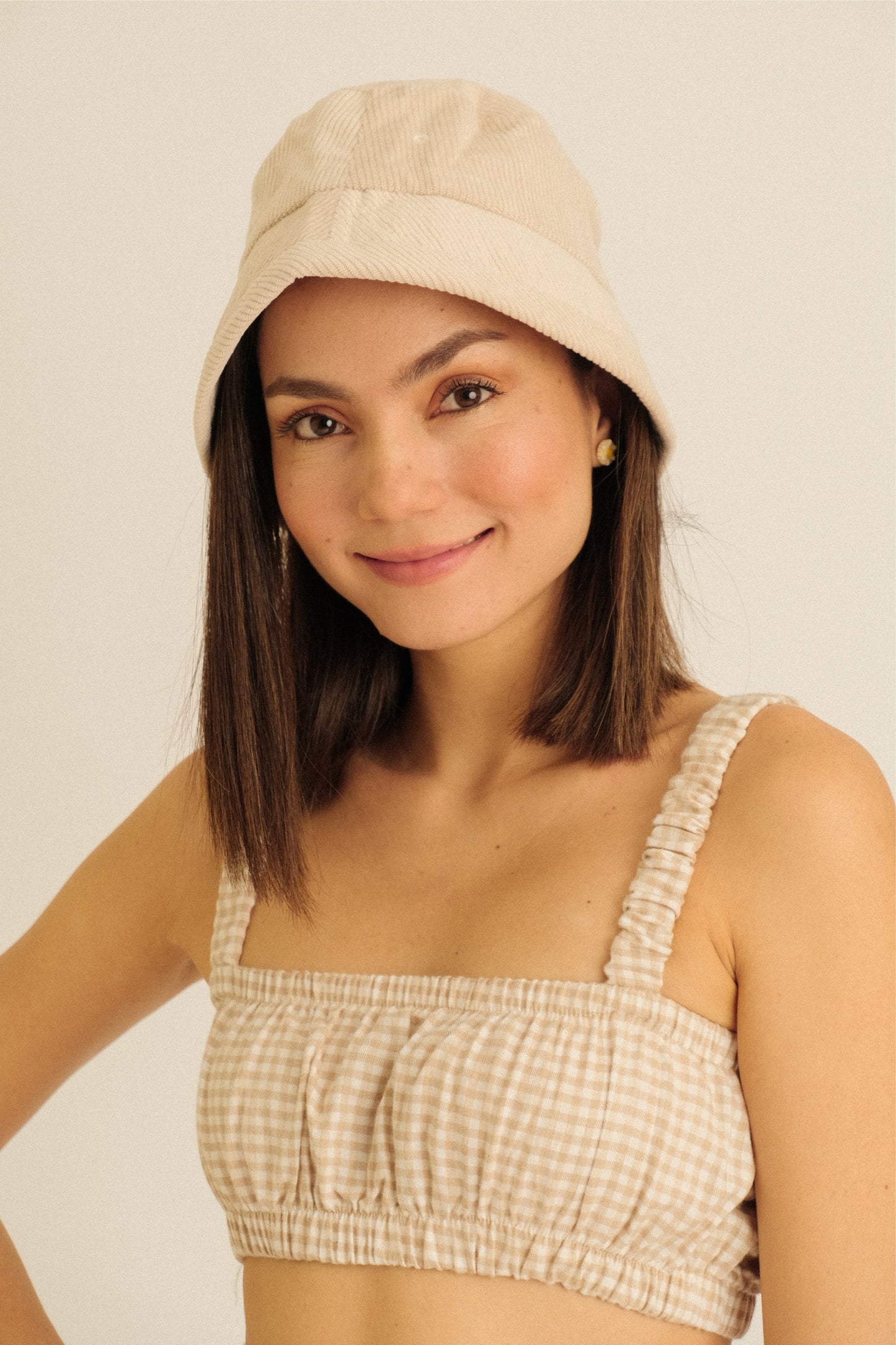 BLESSIE BUCKET HAT IN CREAM