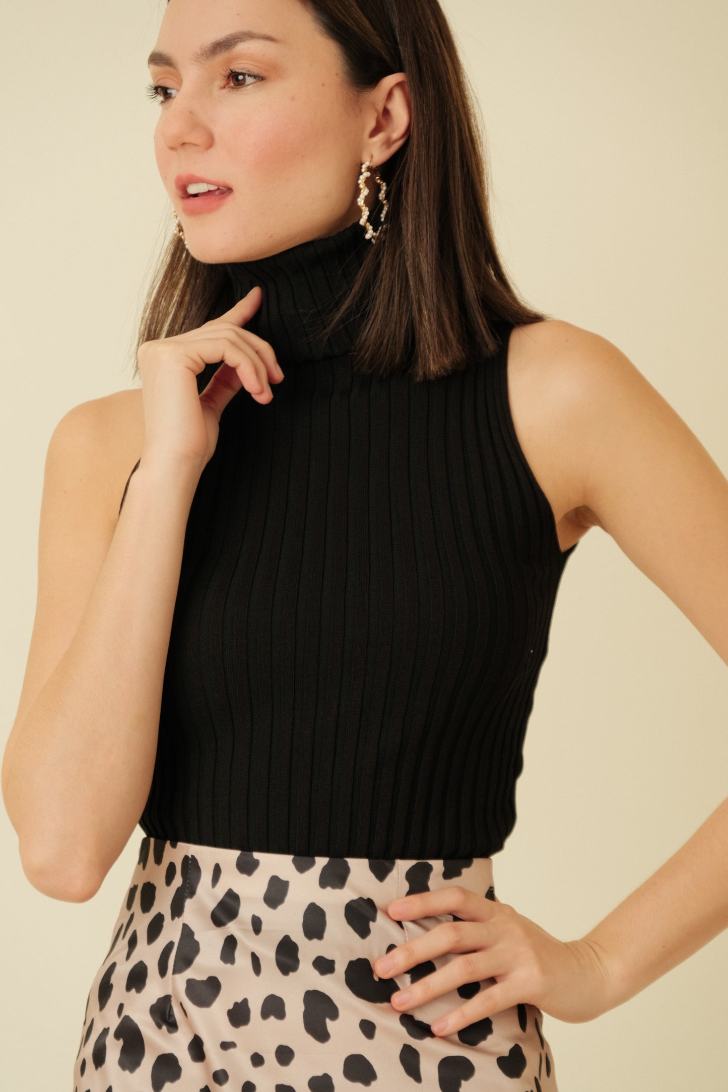 JENNICA TOP IN BLACK
