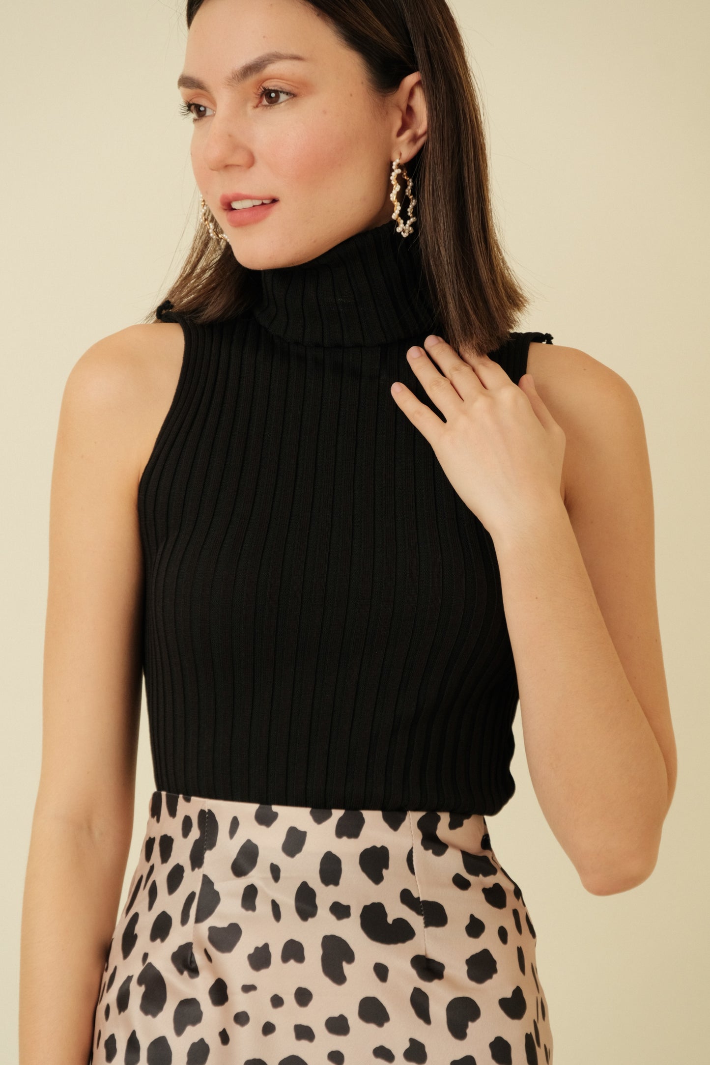 JENNICA TOP IN BLACK