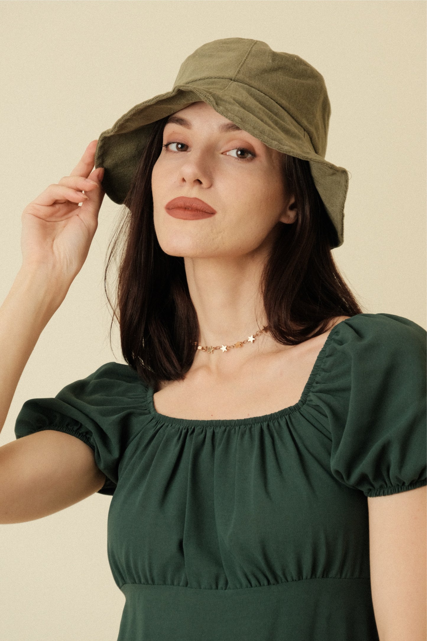 EDERLYNN BUCKET HAT IN MOSS GREEN