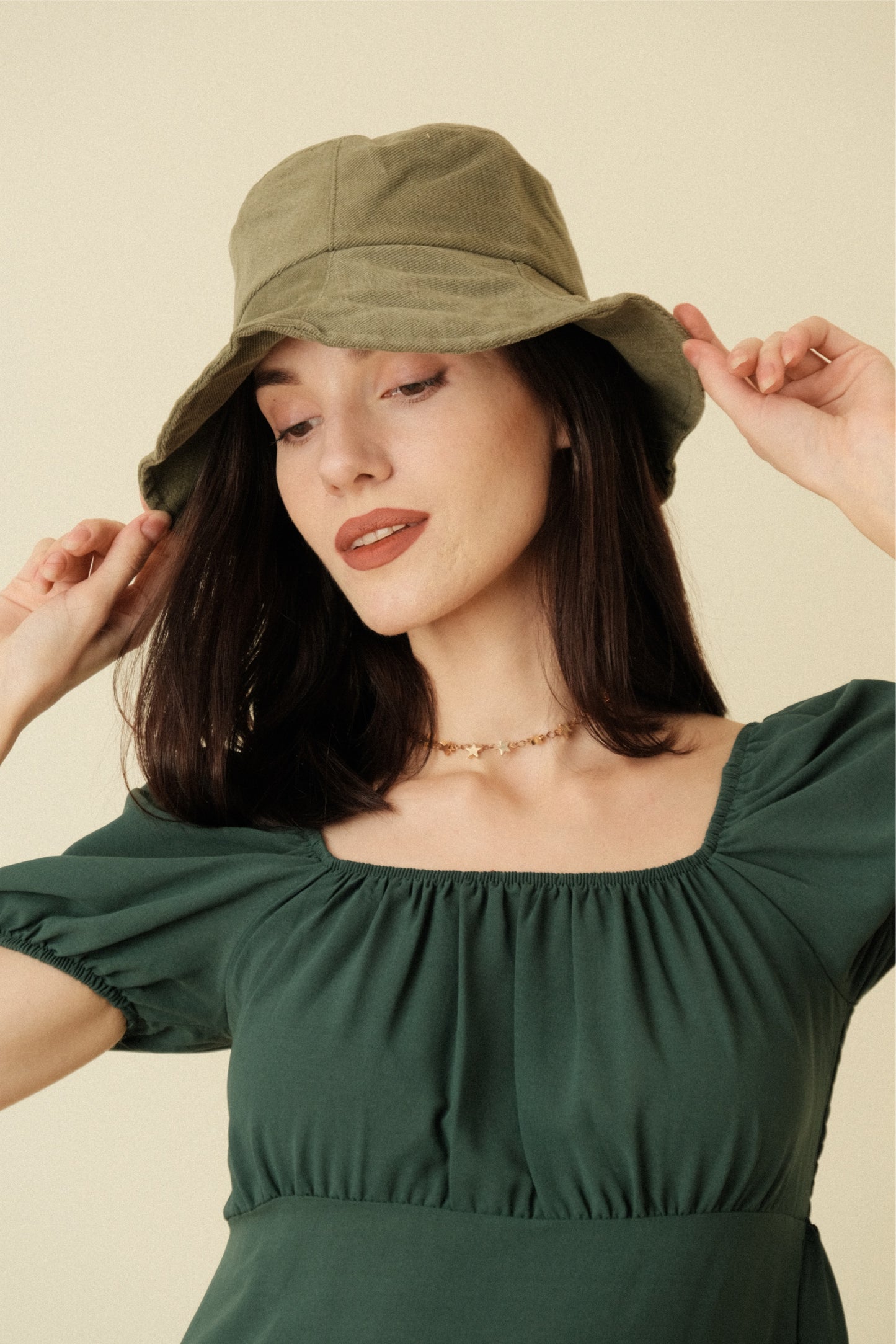 EDERLYNN BUCKET HAT IN MOSS GREEN