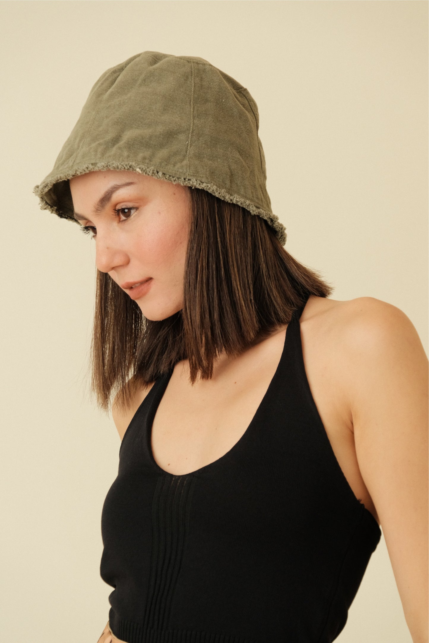 DAISY BUCKET HAT IN MOSS GREEN