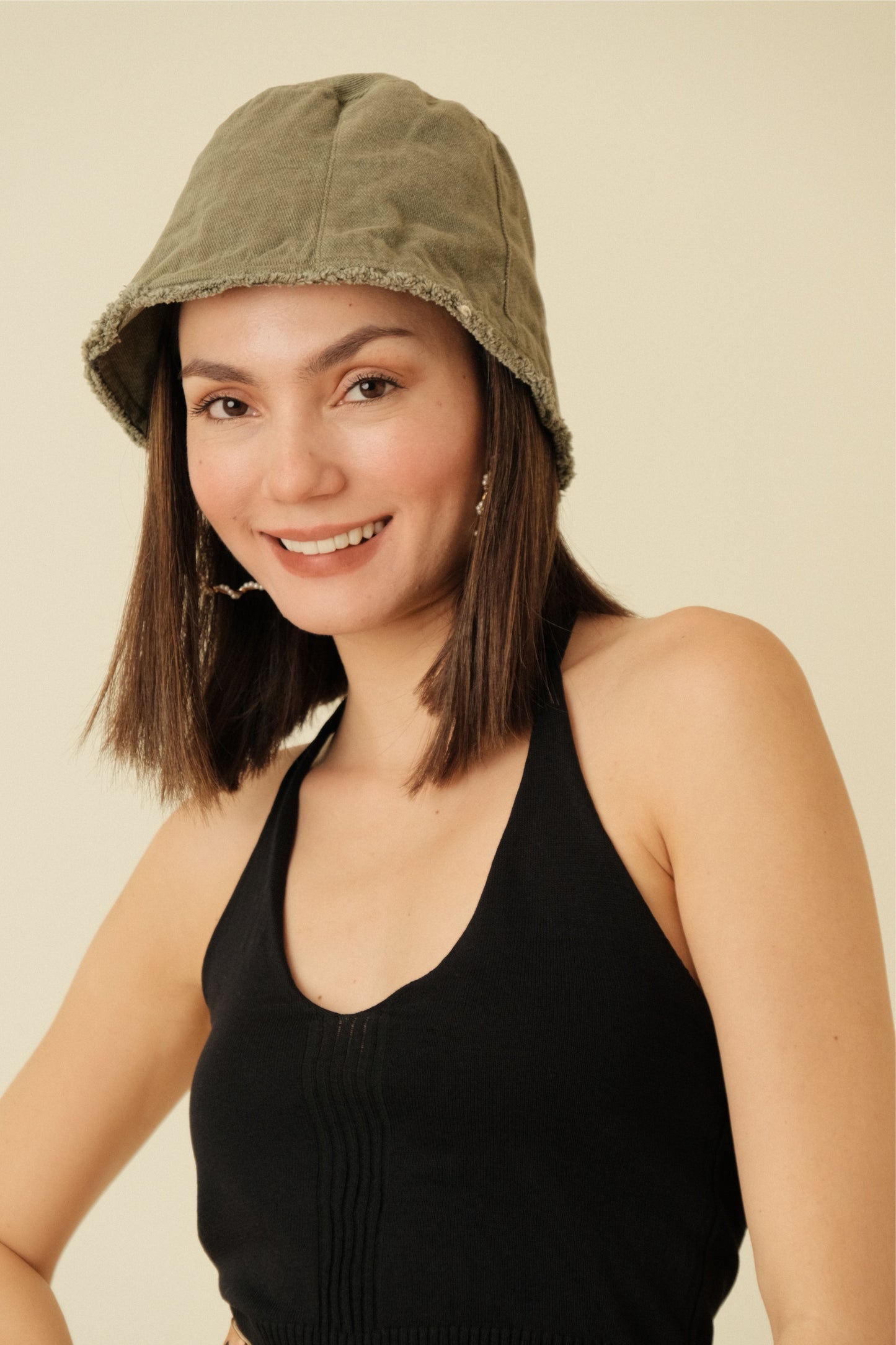 DAISY BUCKET HAT IN MOSS GREEN