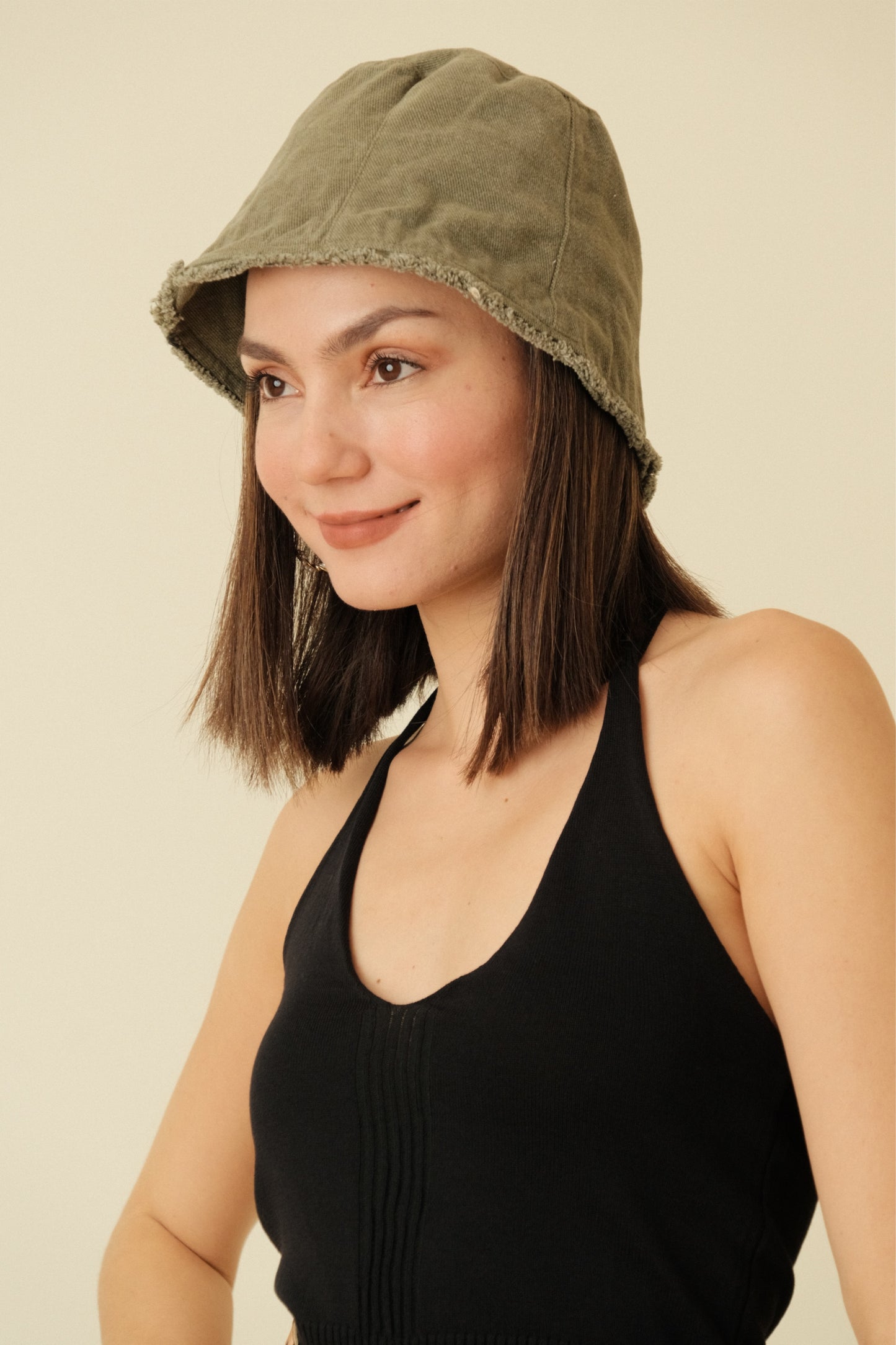DAISY BUCKET HAT IN MOSS GREEN
