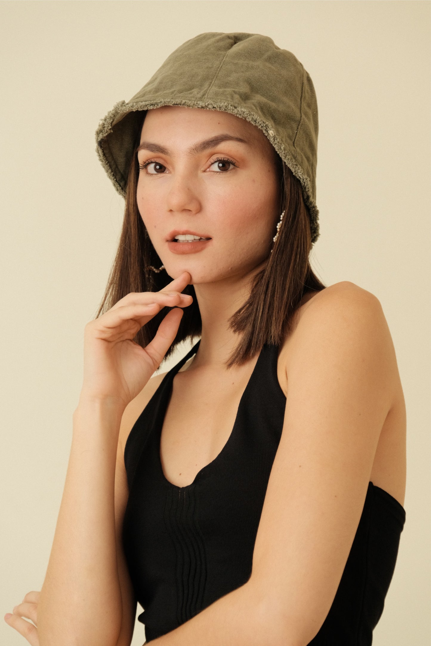 DAISY BUCKET HAT IN MOSS GREEN