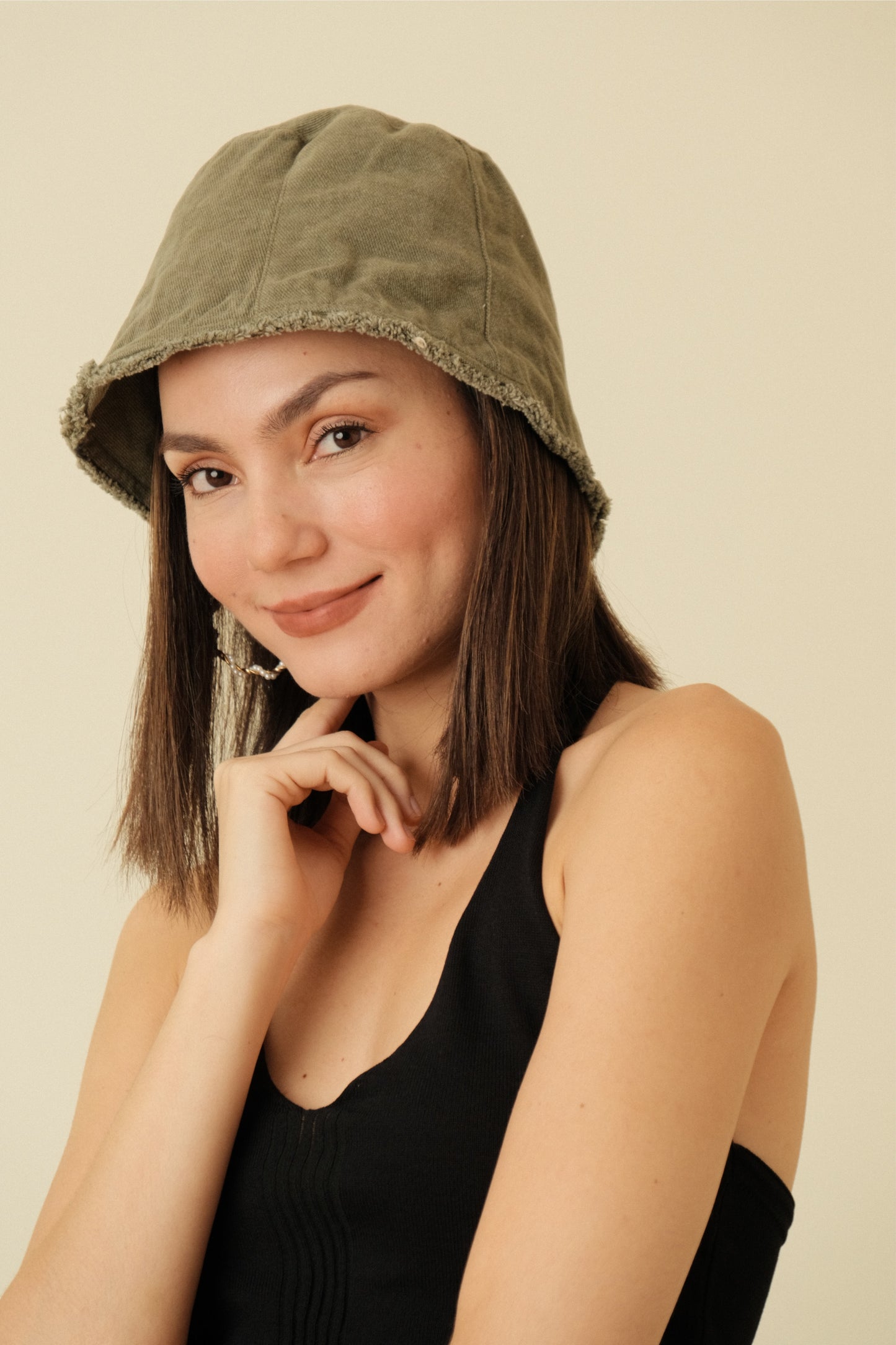 DAISY BUCKET HAT IN MOSS GREEN