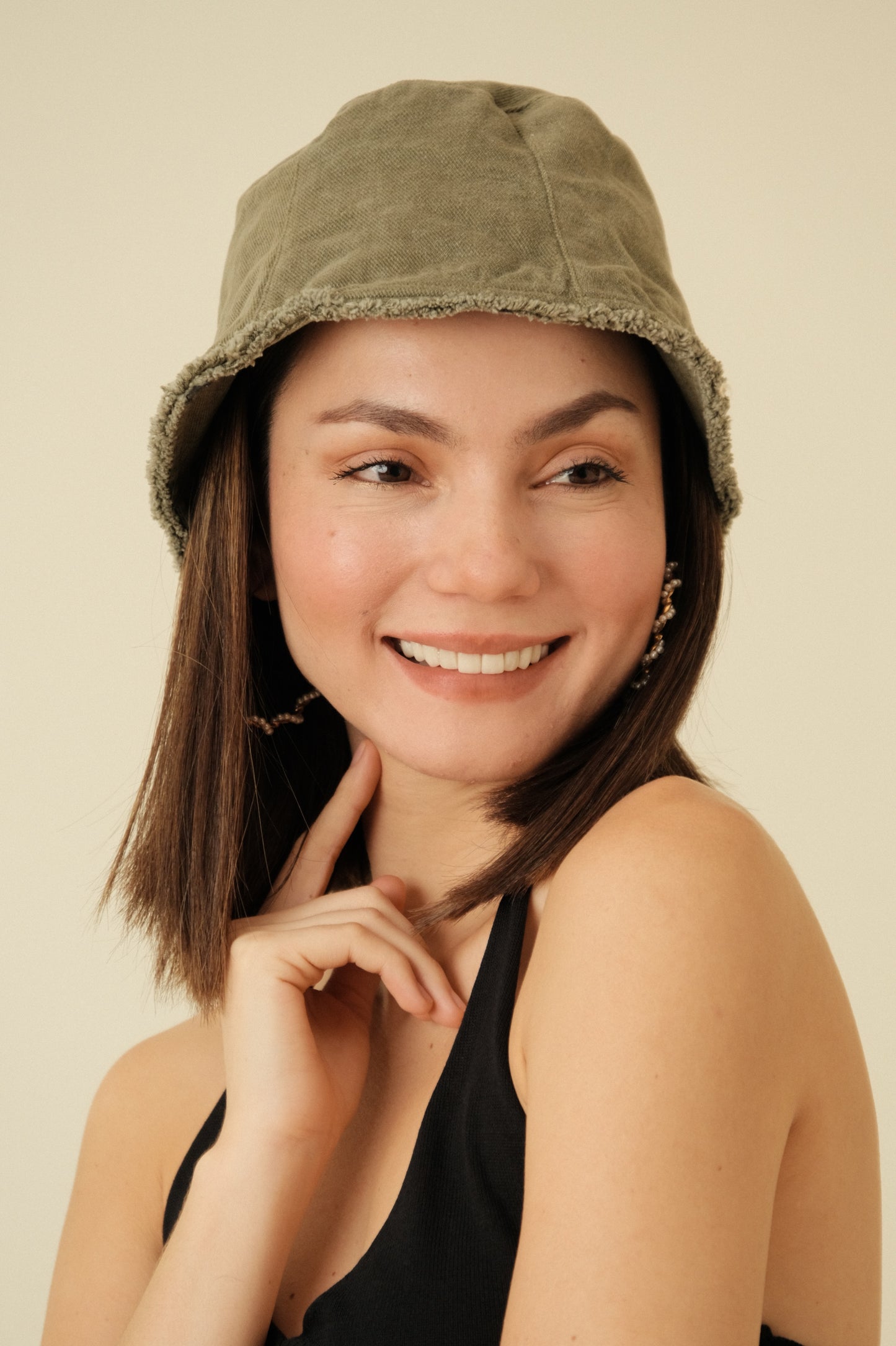 DAISY BUCKET HAT IN MOSS GREEN