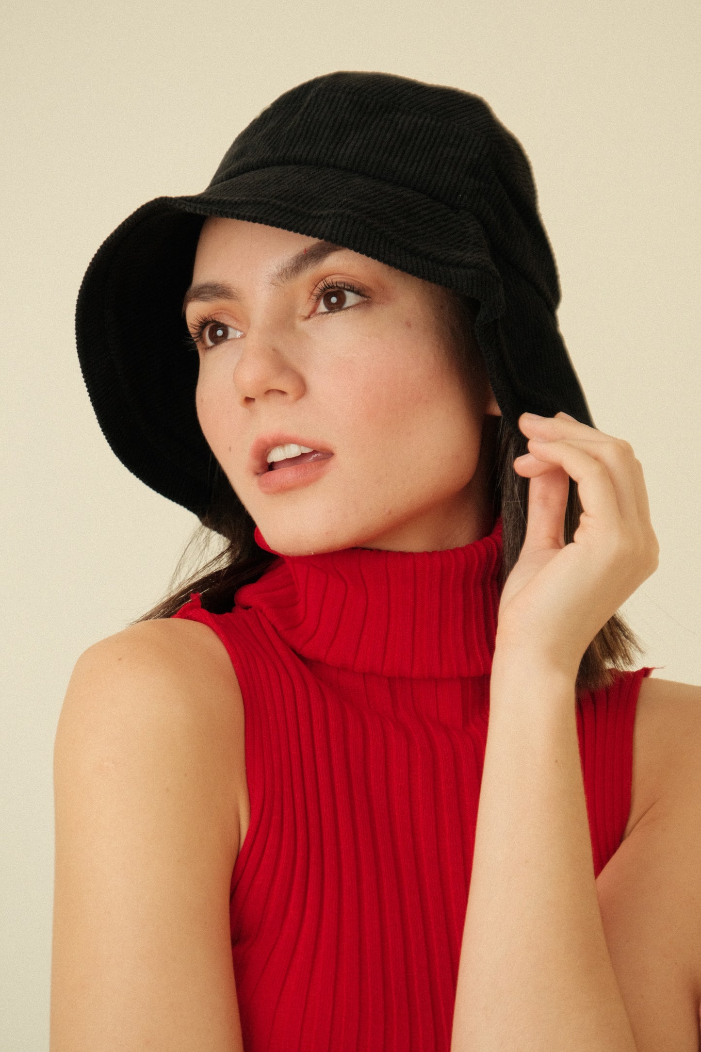 JANICE BUCKET HAT IN BLACK