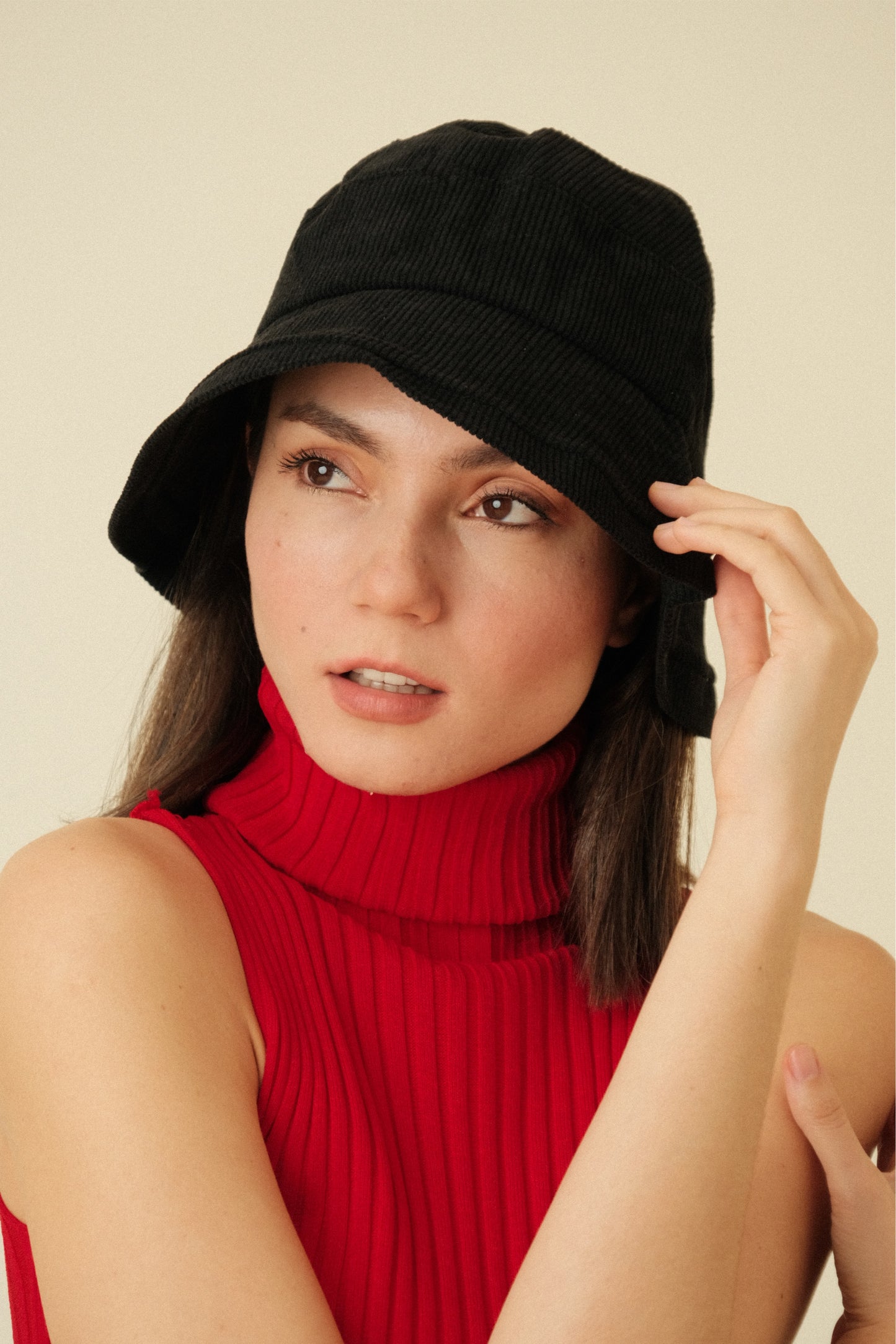 JANICE BUCKET HAT IN BLACK