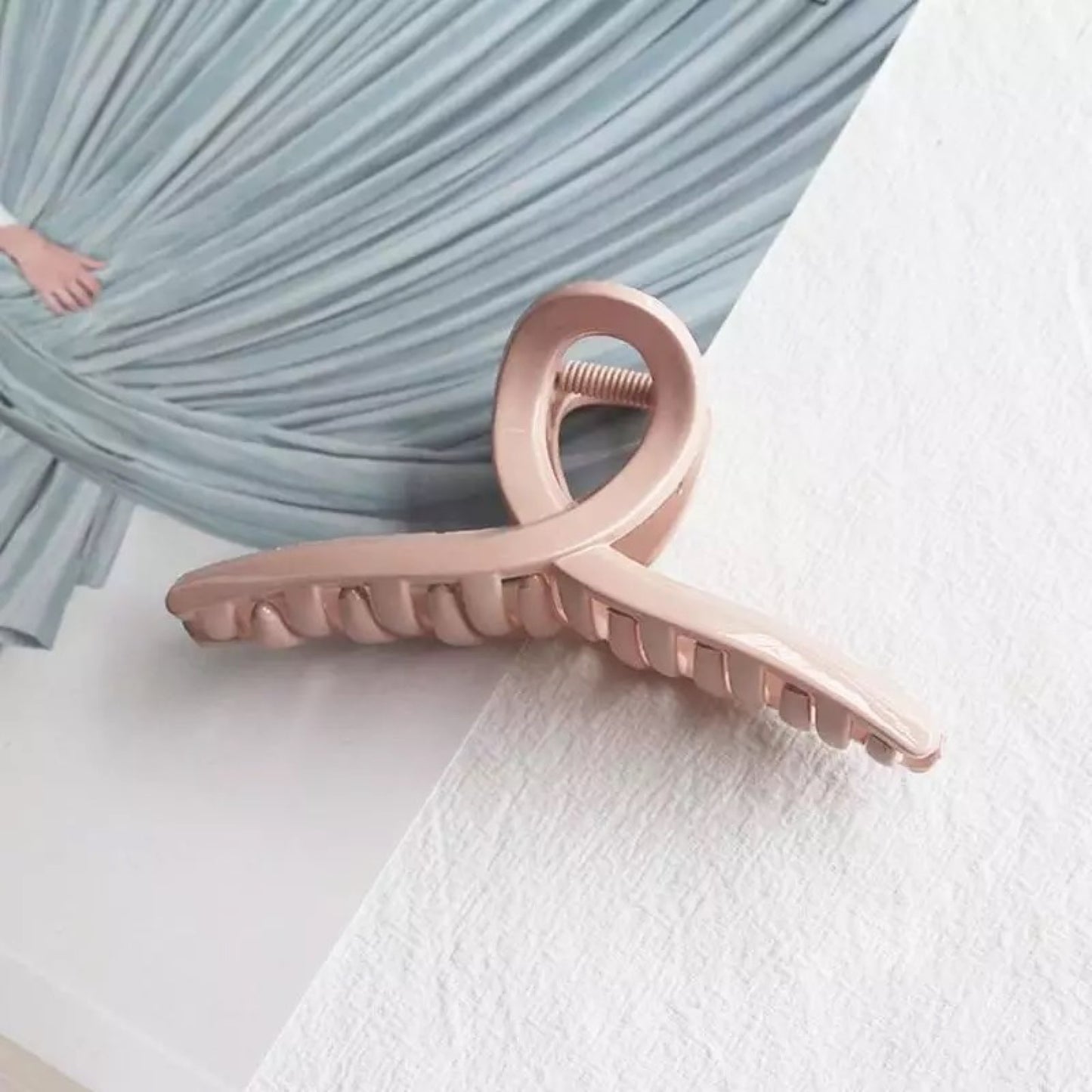 MATINA HAIR CLAW