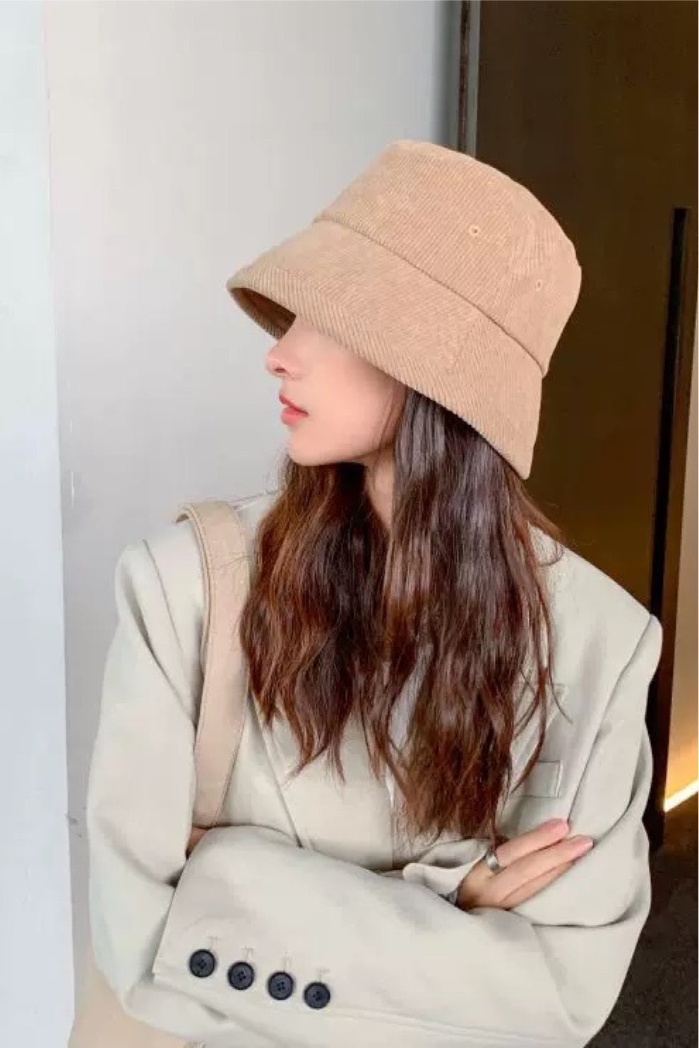 BLESSIE BUCKET HAT IN BEIGE