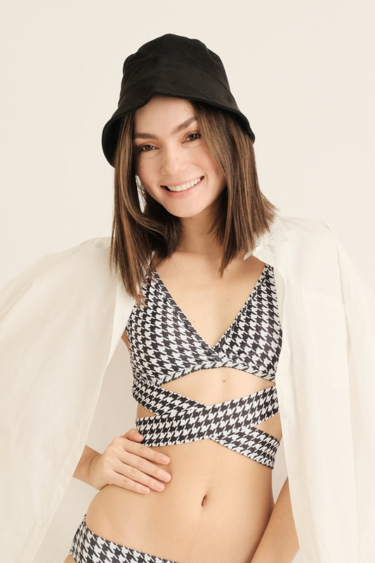 CAYLER BUCKET HAT IN BLACK