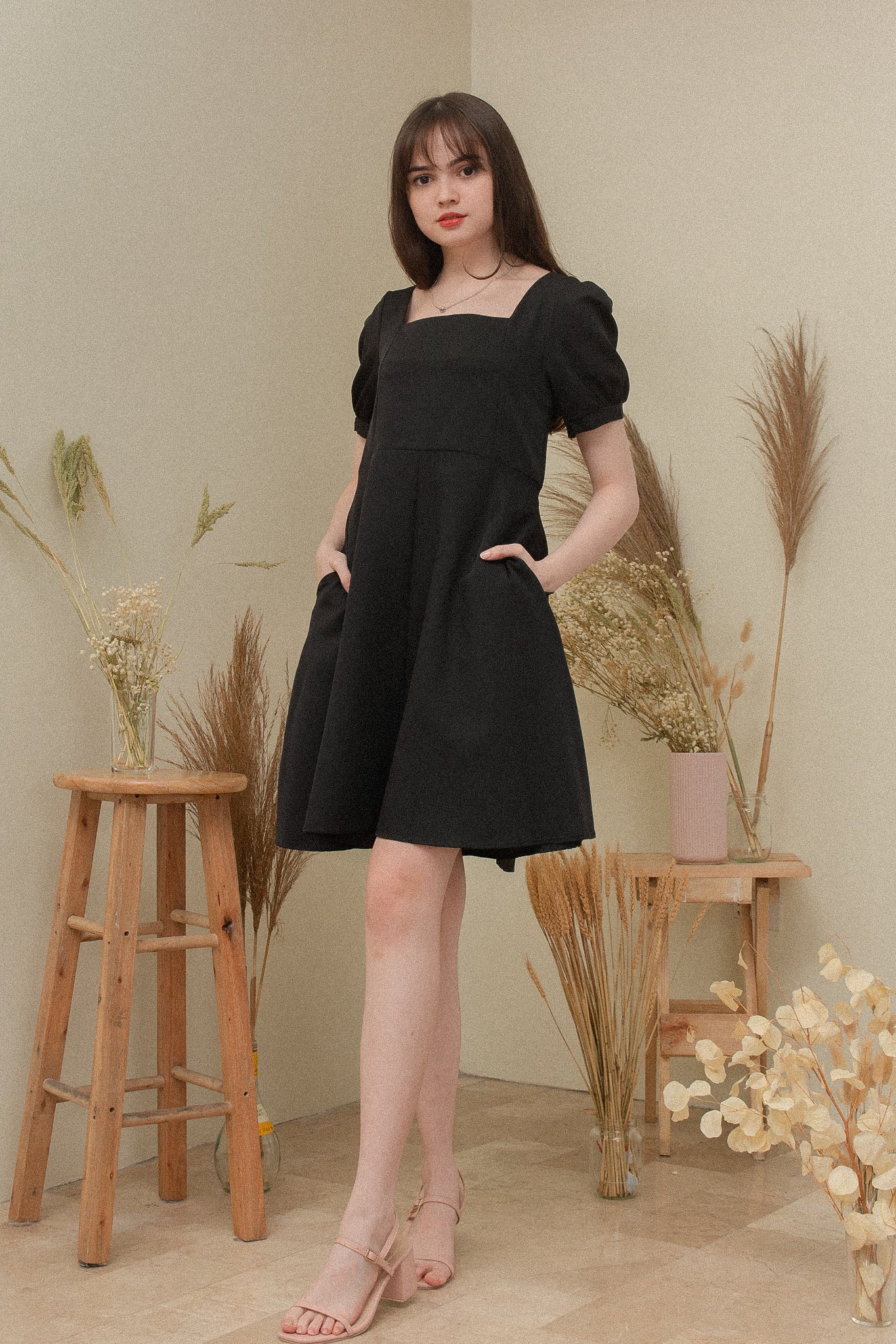 MINDY DRESS IN BLACK