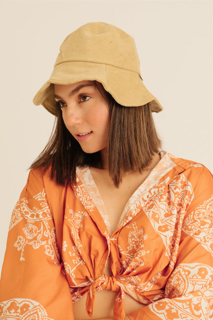 EDERLYNN BUCKET HAT IN BEIGE