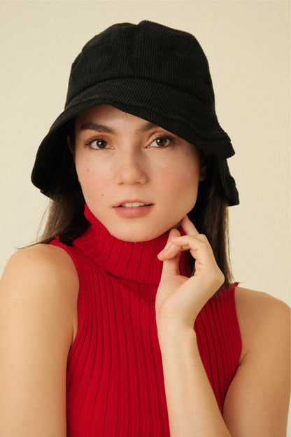 JANICE BUCKET HAT IN BLACK