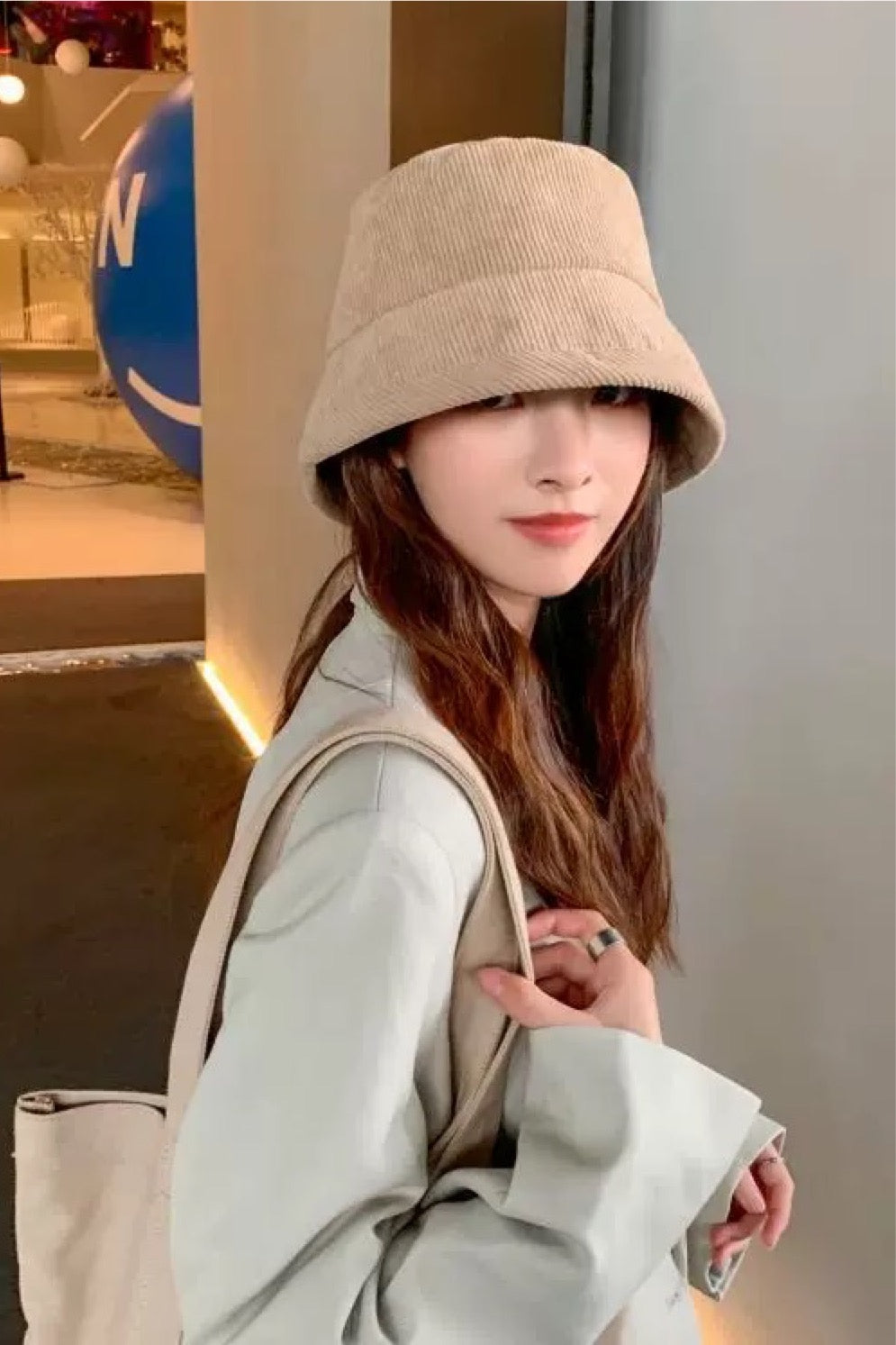 BLESSIE BUCKET HAT IN BEIGE